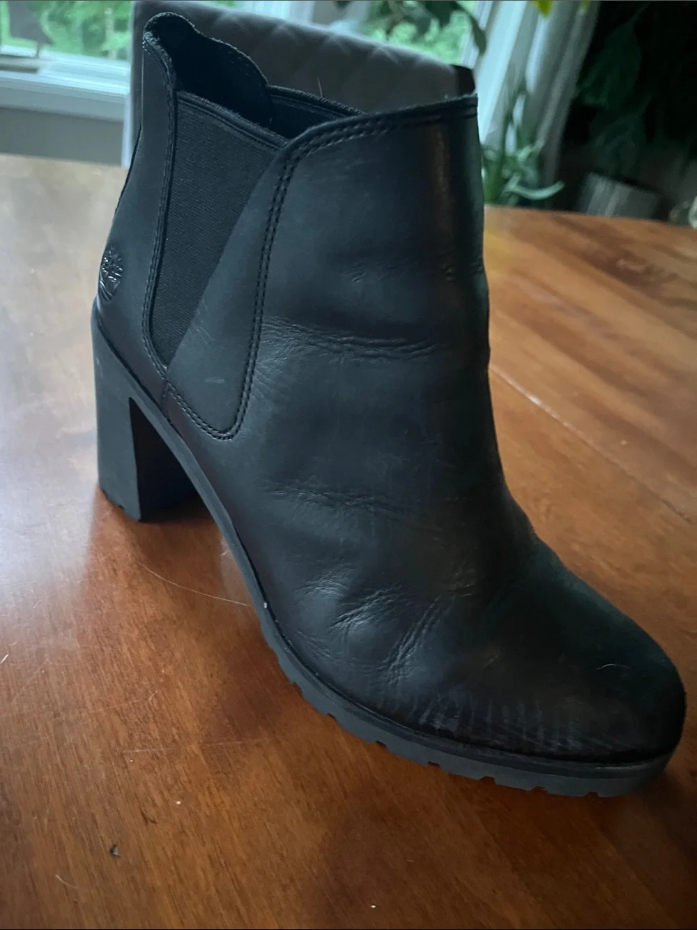 Timberline Women's Allington Chelsea Leather Black Boot size 8